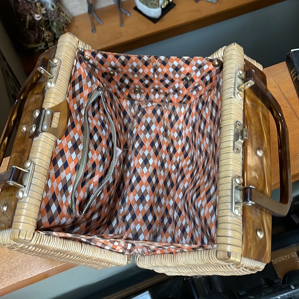 Vintage Straw Basket Handbag - Picture 8 of 16